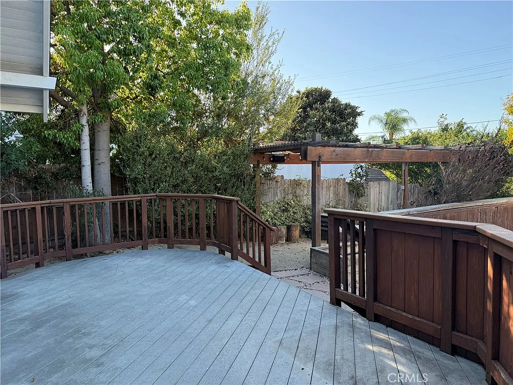 3 bed, 1060 sqft, $4,495 — Photo 2