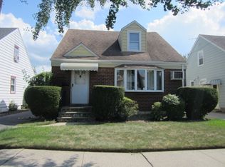 26512 82nd Ave, Glen Oaks, NY 11004