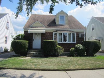 26512 82nd Ave, Glen Oaks, NY, 11004