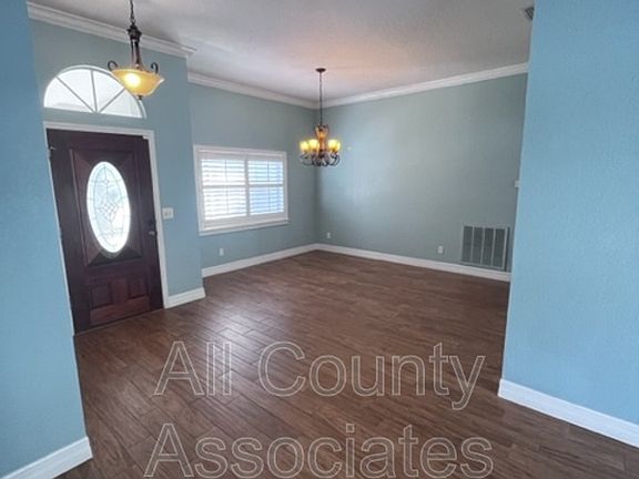2nd image of 3013 Regal Oaks Blvd