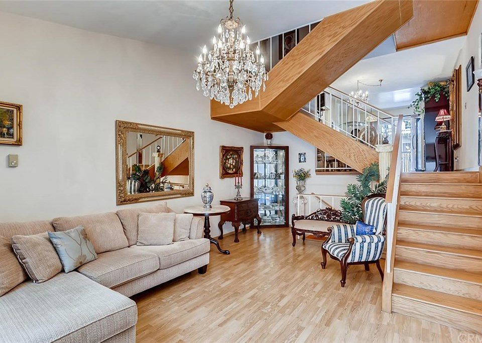 2nd image of 711 Orange Grove Ave #9