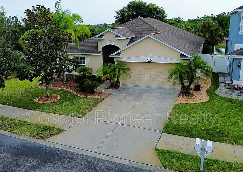 11404 Holmbridge Ln