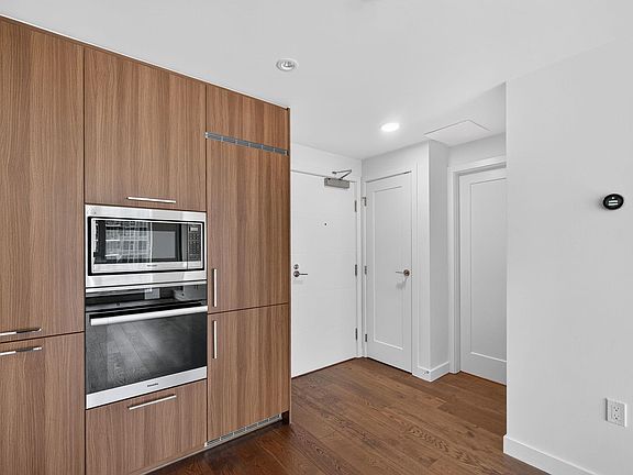 4th image of 8199 Capstan Way #907