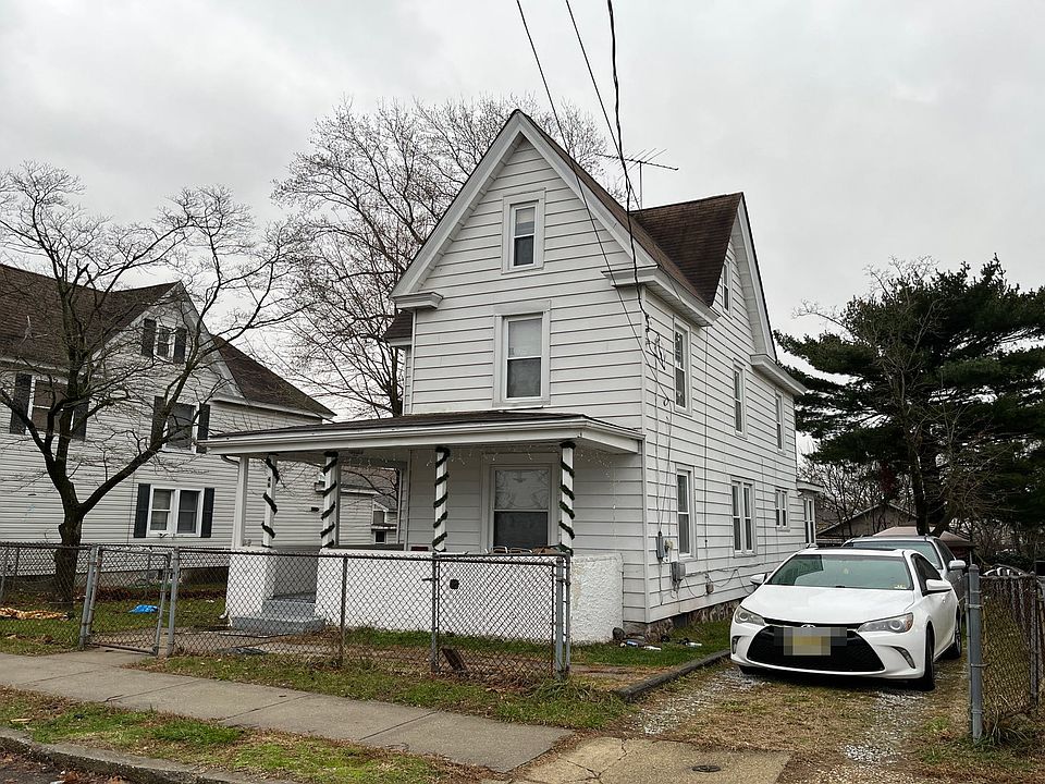 1st image of 46 Roosevelt St
