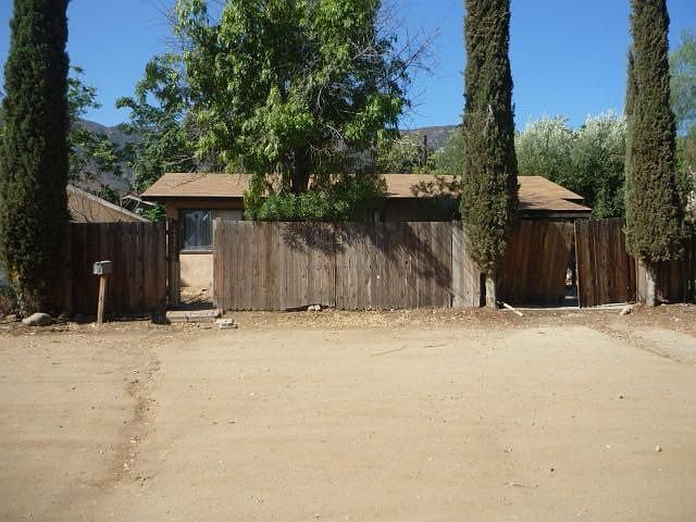 1st image of 17577 Sutherland Ave