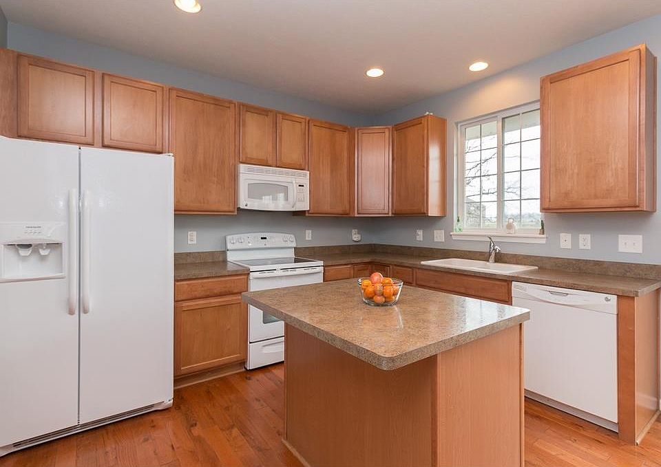 2nd image of 670 Lynton Way