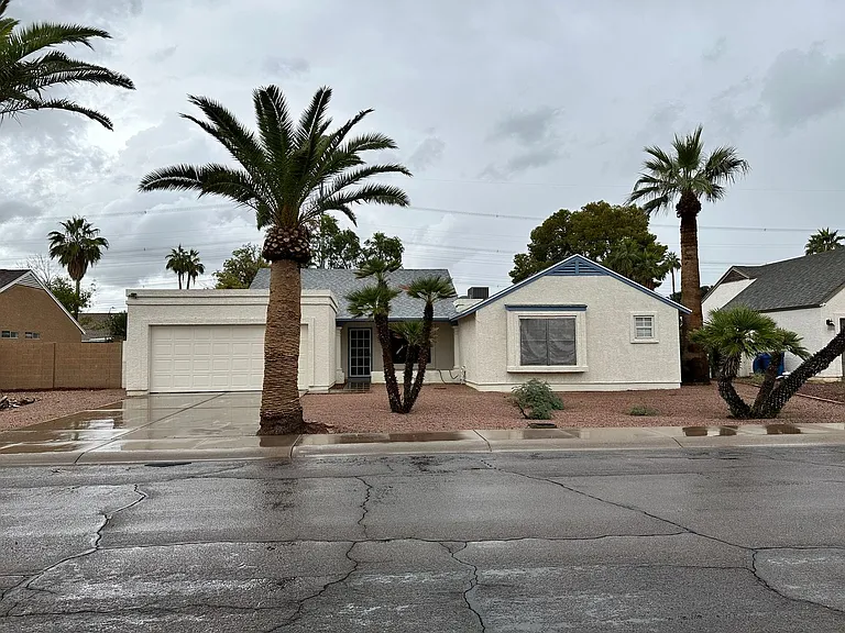 1564 E Drake Dr — Photo 1