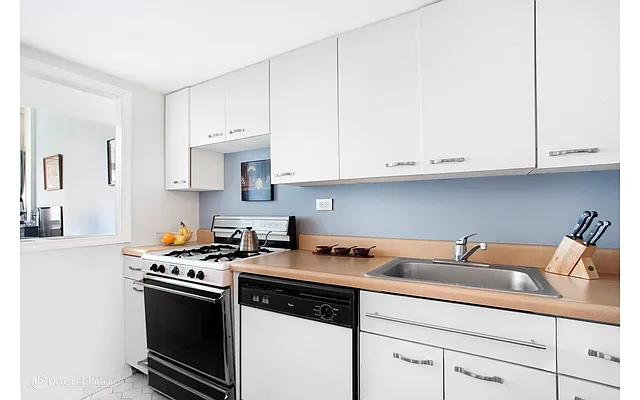 Rented by Douglas Elliman | media 7