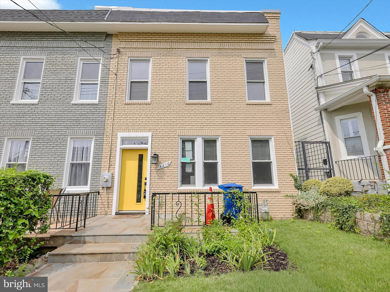 3 bed, 3.5 bath, 2373 sqft, $4,850 — Photo 3