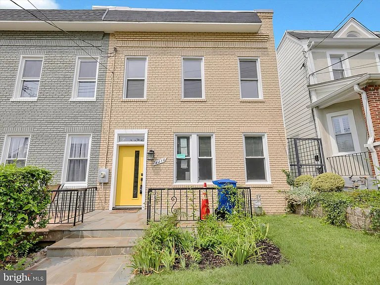 4210 4th St NW — Photo 3