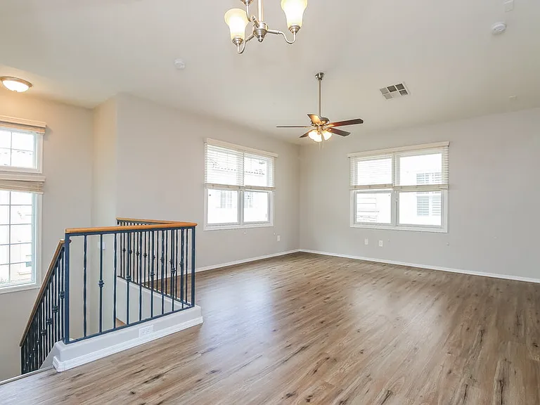 4068 E Windsor Dr — Photo 9
