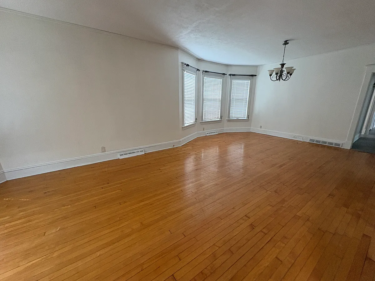Building Photo - 1855 Eastern Pkwy #1