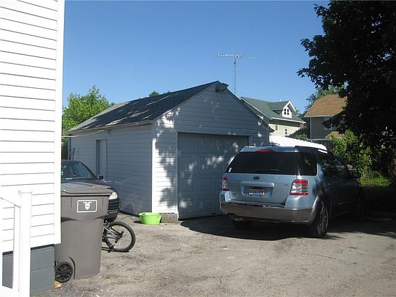 4th image of 608 Cortlandt Ave
