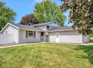 521 Meadows Rd S, Bourbonnais, IL 60914