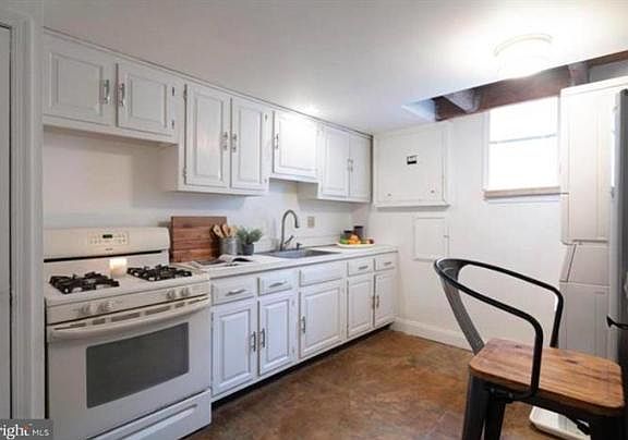 3rd image of 621 S American St