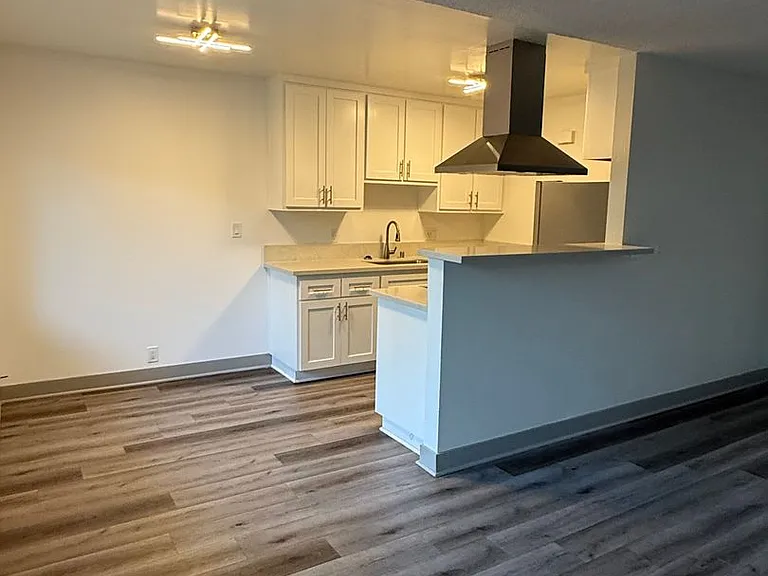 766 Loma Ave — Photo 2
