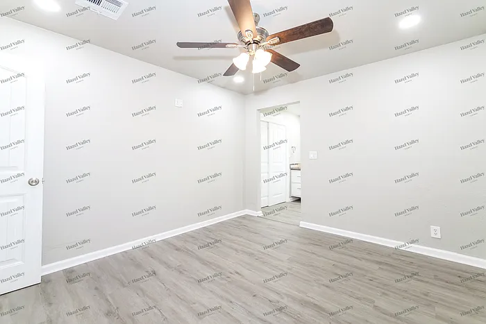 806 S Meadow Ln — Photo 8