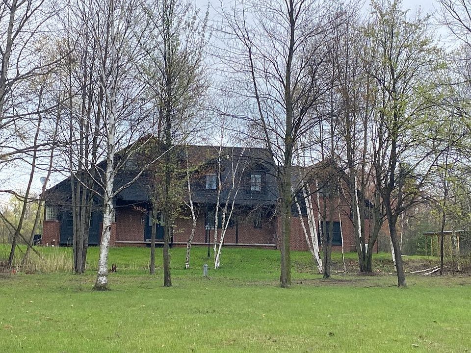 1st image of 2095 Hunters Park W