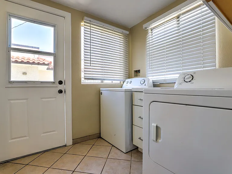 811 E Chapman Ave — Photo 32