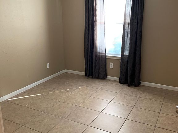 3rd image of 2406 Kingsdale Dr