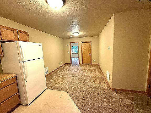 5th image of 502 SW Evergreen Ave APT 201