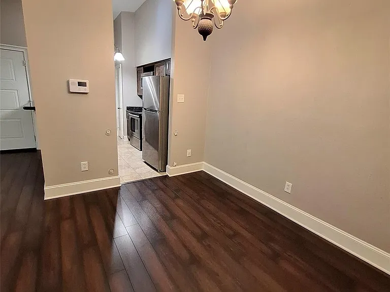 2425 Augusta Dr #4 — Photo 4