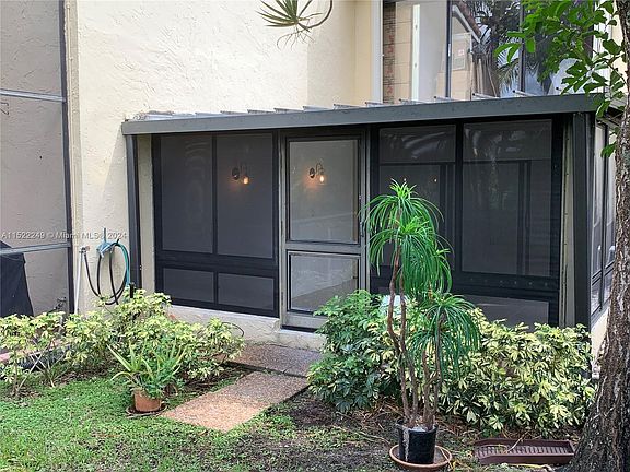 5th image of 20440 NE 34th Ct #14