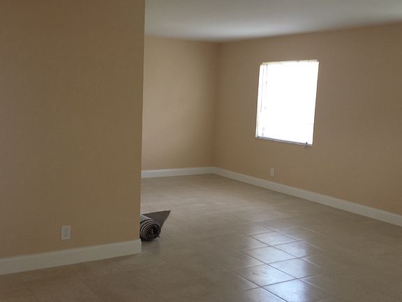 4th image of 11610 NW 39th St APT 4