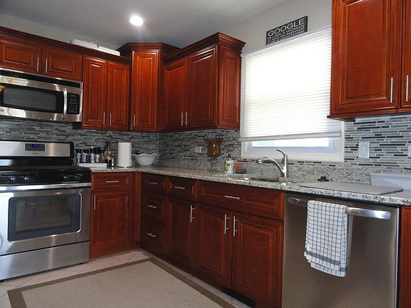 4th image of 4107 N Lincoln St