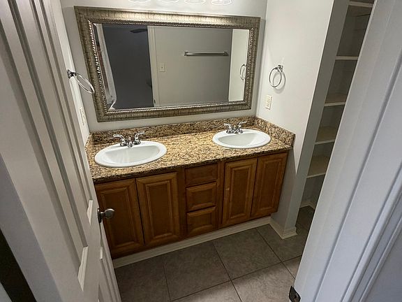 5th image of 324 Mariners Blvd