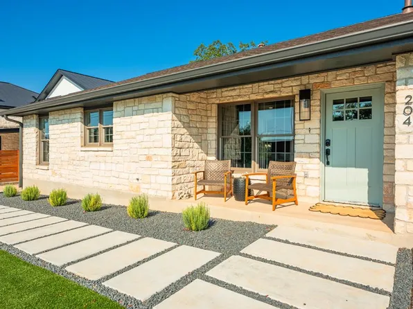 204 N Elk St, Fredericksburg, TX 78624