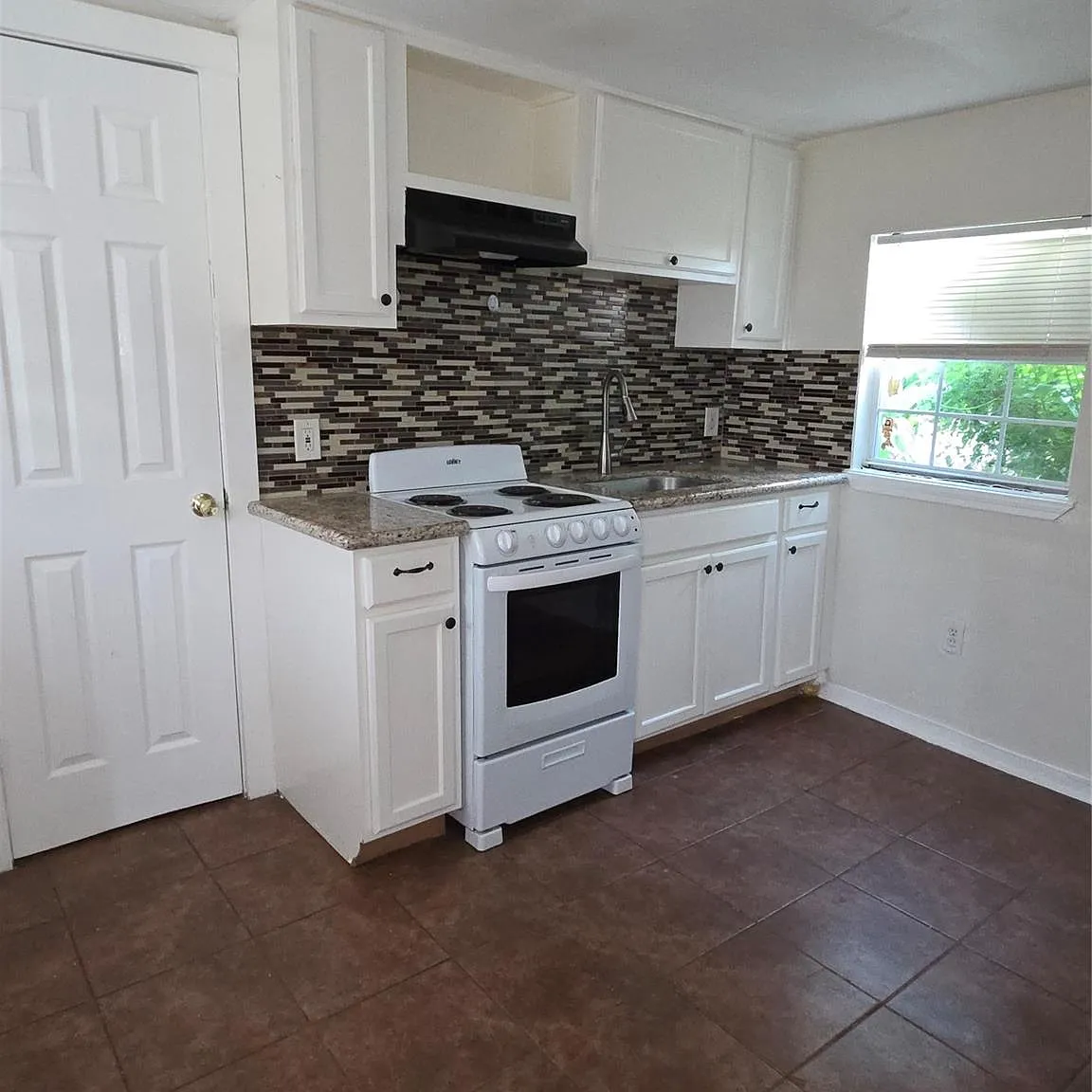 1 bed, 1.0 bath, 1392 sqft, $750 — Photo 2