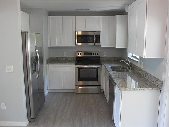3rd image of 816 Raven Ave