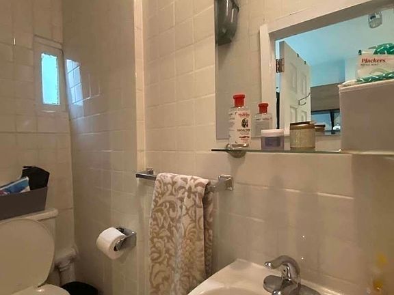 4th image of 232 E 77th St #9