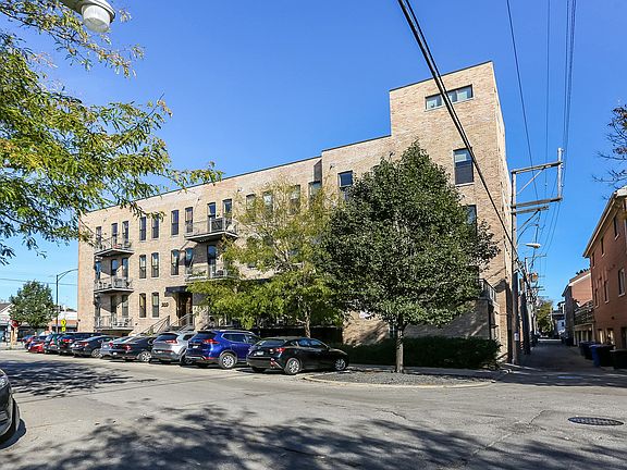 2nd image of 3133 N Lakewood Ave APT 4B