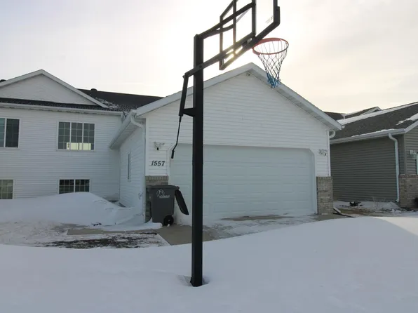 1557 34th Ave S, Moorhead, MN 56560