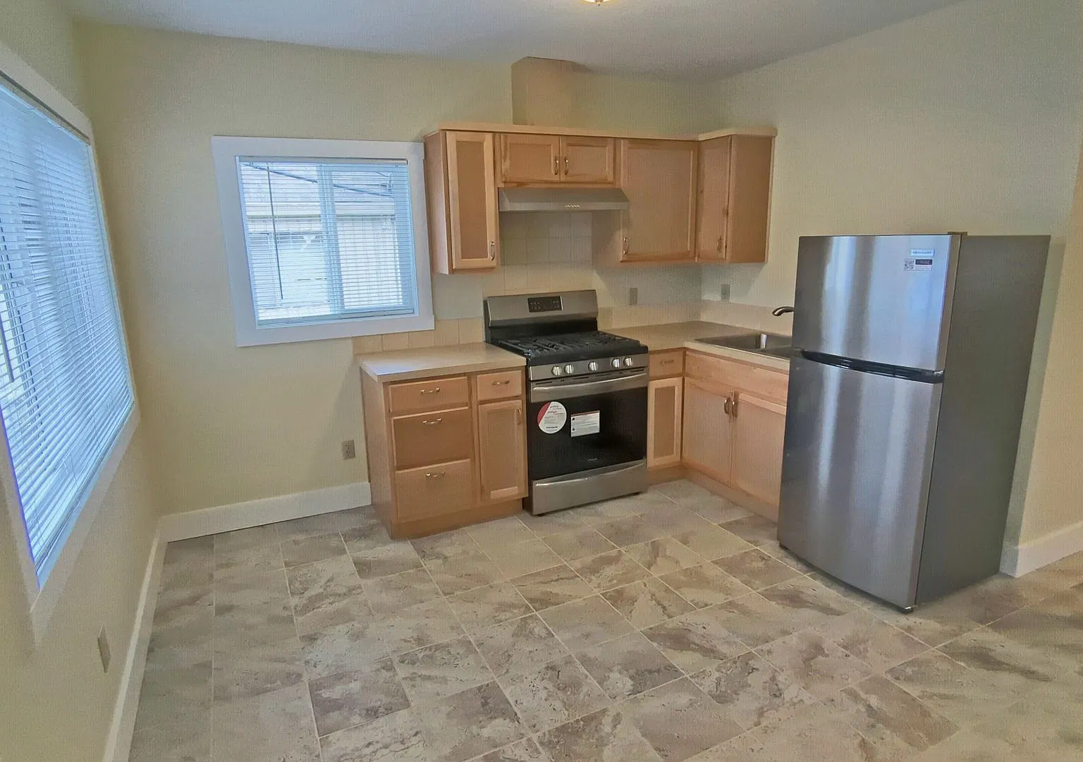 2 bedroom 1 bath single level home — Photo 2