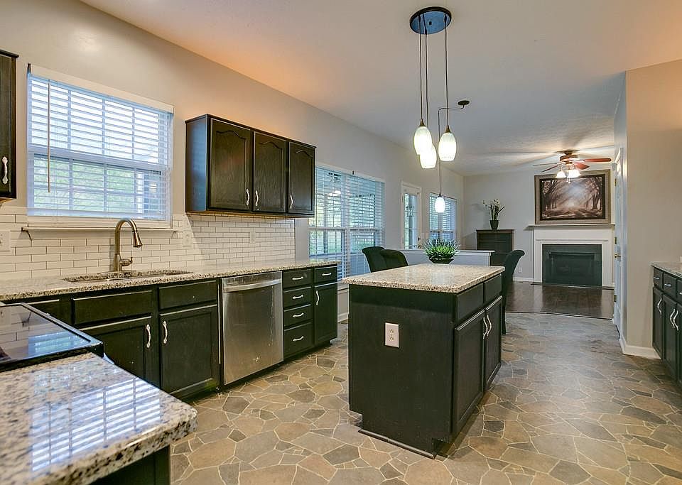2nd image of 3009 Harbor Lights Dr