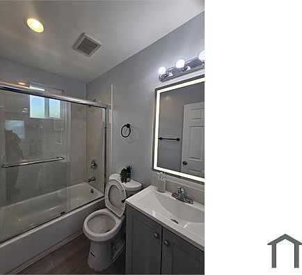 4th image of 10200 E St