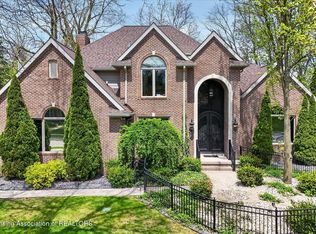 2032 Birch Bluff Dr, Okemos, MI 48864