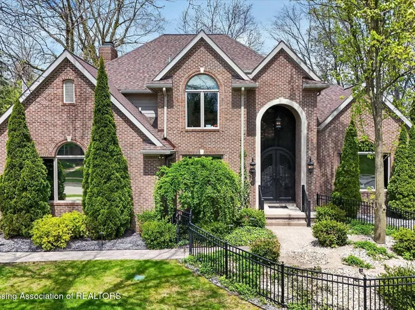 2032 Birch Bluff Dr, Okemos, MI 48864