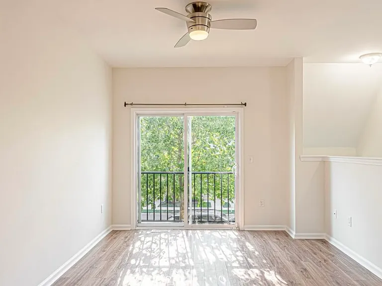 48 S Poplar St — Photo 2