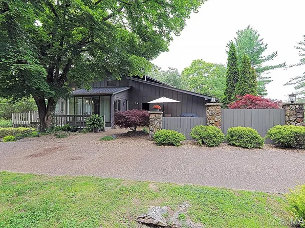 166 S Redbud Ln, Jackson, MO 63755