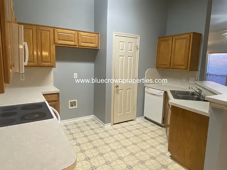 1321 W Branch Hollow Dr — Photo 6