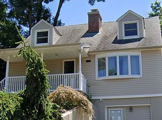 19 Oak Ter, Suffern, NY 10901