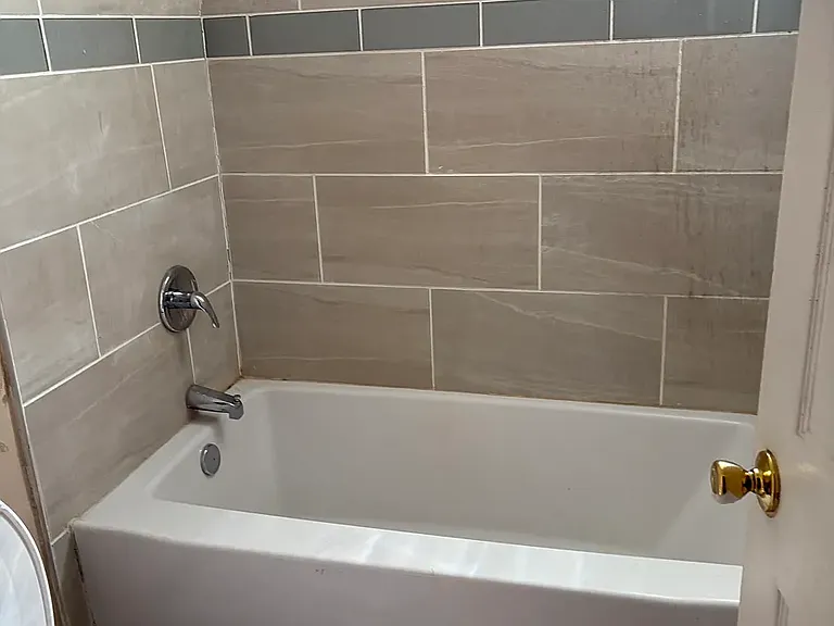 739 Hill Ave #1 — Photo 2
