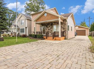 2822 Stennett St, Keego Harbor, MI 48320