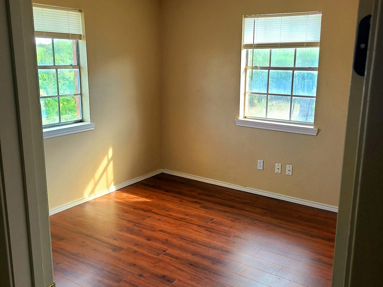 2 bed, 1200 sqft, $750 — Photo 3