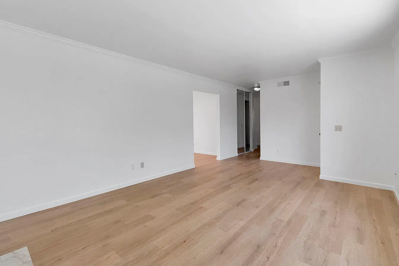 4 bed, 1366 sqft, $3,950 — Photo 2