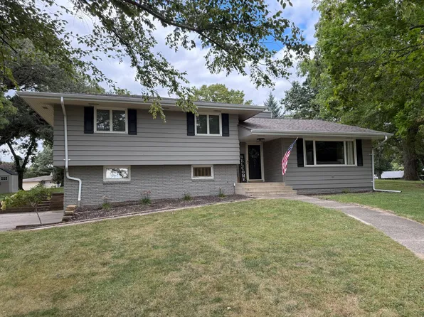 727 S 9th St, Sac City, IA 50583